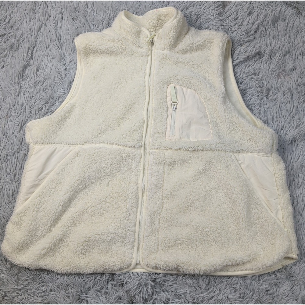 Maurices Vest Womens 2X Cream Faux Fur Pockets Preppy Comfort Zip Up Fluffy